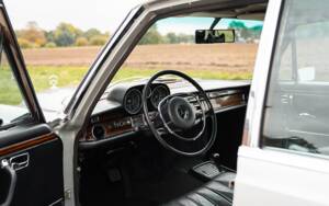 Image 38/50 of Mercedes-Benz 300 SEL 6.3 (1970)