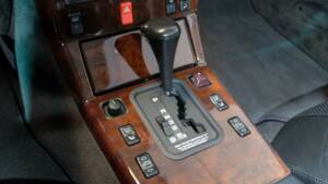 Image 15/51 of Mercedes-Benz 500 SL (1992)