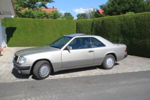 Bild 15/16 von Mercedes-Benz 230 CE (1990)