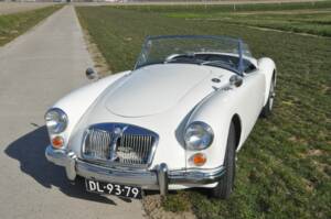 Image 1/8 of MG MGA 1600 (1962)