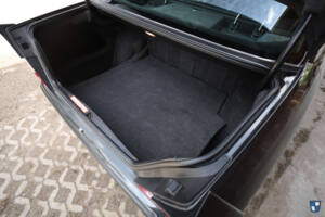 Image 32/98 of Mercedes-Benz 300 E-24 (1992)