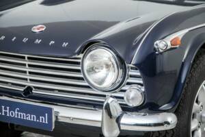 Image 22/50 of Triumph TR 4A (1967)