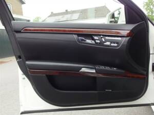 Image 49/99 of Mercedes-Benz S 65 AMG L (2006)