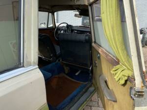 Image 19/32 of Mercedes-Benz 200 D Universal (1966)
