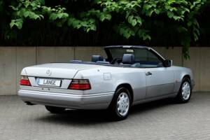 Image 12/69 of Mercedes-Benz E 320 (1994)