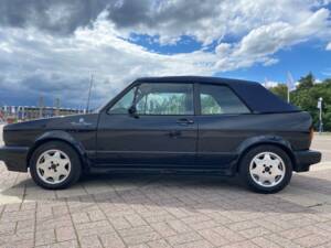Afbeelding 4/75 van Volkswagen Golf I Cabrio 1.8 (1991)