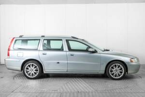 Image 10/36 of Volvo V70 D5 (2008)
