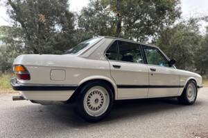 Bild 4/47 von BMW 528i (1986)