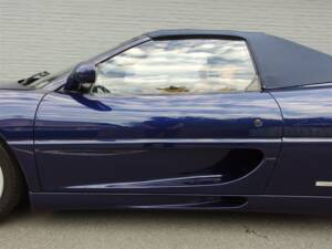 Afbeelding 17/100 van Ferrari F 355 Spider (1997)