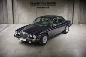 Image 90/97 of Daimler Double Six (1994)