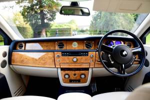Image 32/50 de Rolls-Royce Phantom VII (2006)