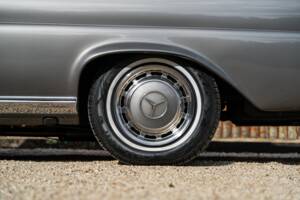 Image 34/37 of Mercedes-Benz 280 SE 3,5 (1970)