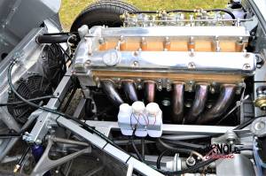 Image 26/31 de Jaguar E-Type (1968)