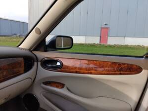 Image 49/71 of Daimler Super V8 (2000)