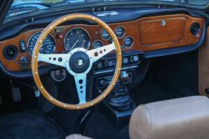 Immagine 31/50 di Triumph TR 6 (1976)