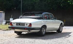 Image 3/20 de Jaguar XJ 6 L 4.2 (1978)