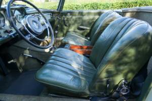 Bild 24/50 von Mercedes-Benz 230 SL (1967)