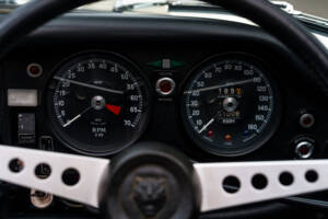 Image 15/21 de Jaguar E-Type V12 (1973)