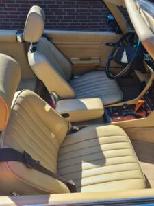 Afbeelding 23/24 van Mercedes-Benz 560 SL (1986)