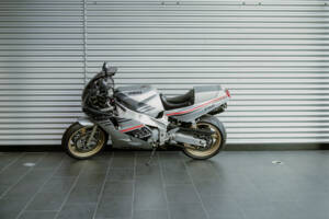 Imagen 7/17 de Yamaha DUMMY (1990)
