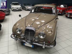 Image 48/64 of Daimler V8-250 (1969)