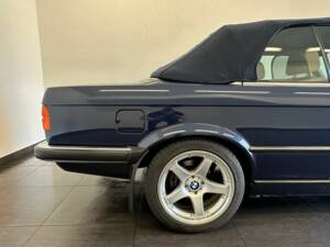 Bild 12/50 von BMW 325i (1989)
