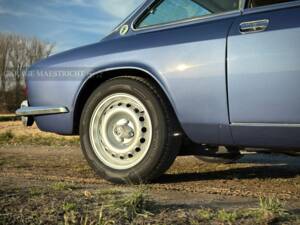 Afbeelding 34/99 van Alfa Romeo 2000 GT Veloce (1973)