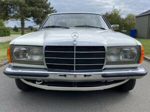 Image 8/49 of Mercedes-Benz 230 C (1980)
