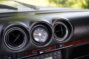Image 13/27 of Mercedes-Benz 500 SLC (1980)