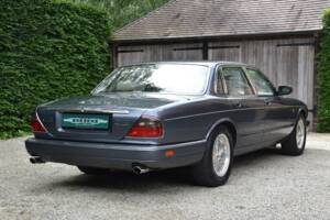 Image 13/40 of Jaguar XJ 6 4.0 Sovereign (1995)