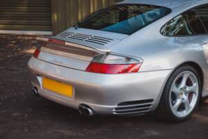Obraz 23/38 pojazdu Porsche 911 Turbo (2001)