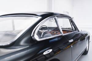 Image 53/100 of Ferrari 330 GT 2+2 (1965)