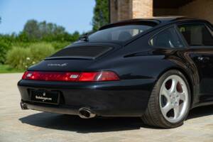 Immagine 21/50 di Porsche 911 Carrera 4S (1996)