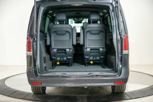 Image 45/50 de Mercedes-Benz V 300 d (2025)