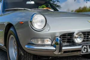 Image 37/49 de Ferrari 330 GT 2+2 (1966)