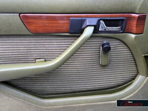 Afbeelding 9/18 van Mercedes-Benz 280 SE (1981)