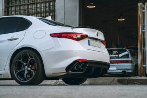 Bild 4/26 von Alfa Romeo Giulia Quadrifoglio (2017)