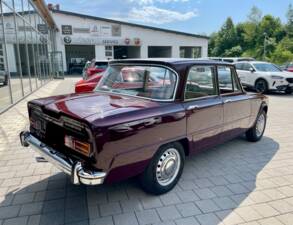 Image 6/23 of Alfa Romeo Giulia 1300 Super (1972)