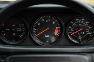Bild 42/50 von Porsche 911 Carrera 3.2 (1989)
