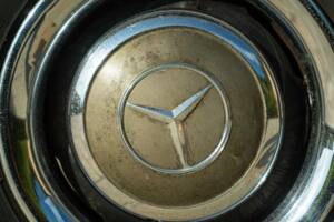 Bild 33/50 von Mercedes-Benz 220 SE b (1964)