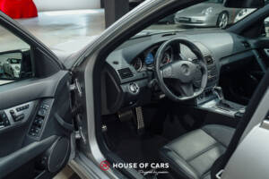 Afbeelding 16/24 van Mercedes-Benz C 63 AMG T (2010)