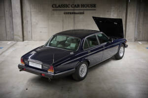 Image 96/97 of Daimler Double Six (1994)