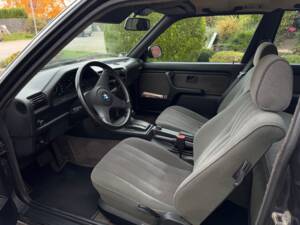Bild 11/16 von BMW 320i (1991)
