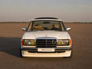 Immagine 5/50 di Mercedes-Benz 230 E (1900)