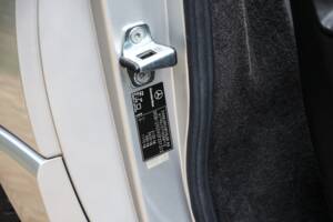 Image 29/43 of Mercedes-Benz SL 280 (2002)