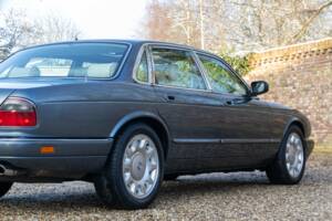 Image 43/50 of Jaguar XJ 6 4.0 Sovereign (1995)