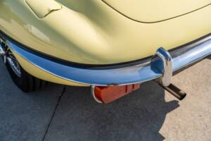 Image 19/78 de Jaguar E-Type (1969)