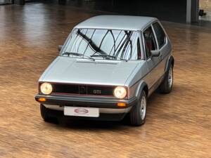 Image 1/33 de Volkswagen Golf I GTI 1.6 (1980)