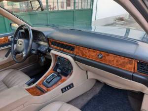 Image 22/29 of Jaguar Sovereign 3.6 (1988)
