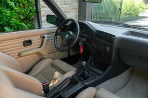 Bild 38/50 von BMW 320i (1989)
